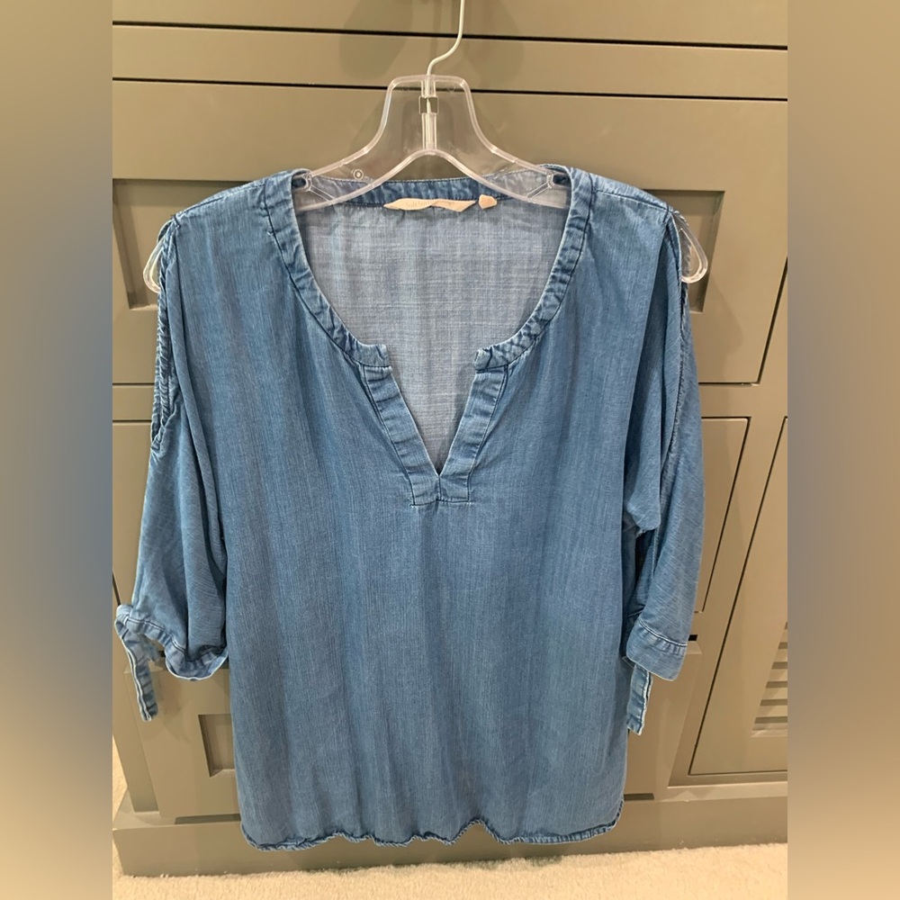 Soft surround dings denim too with cut outs on sleeves